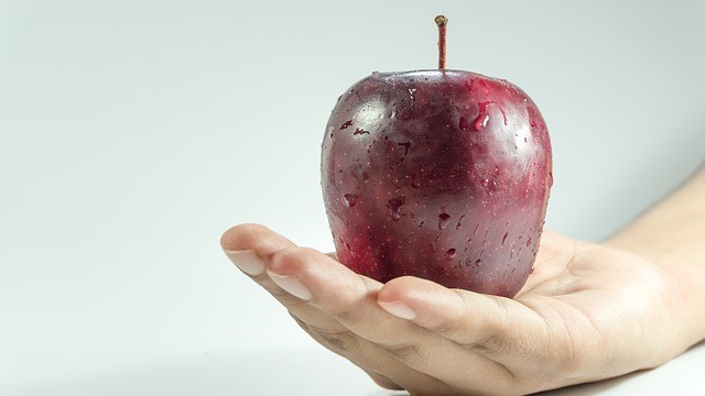 The Pied Piper Effect of an Apple Can Make You a Wise Shopper